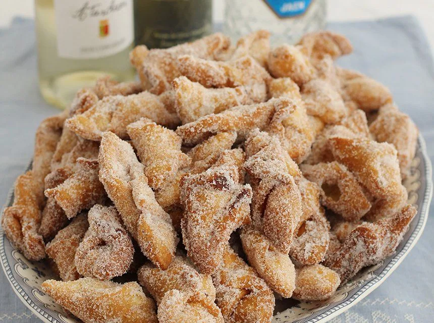 Image 3: Plato de pestiños en el día de todos los santos
