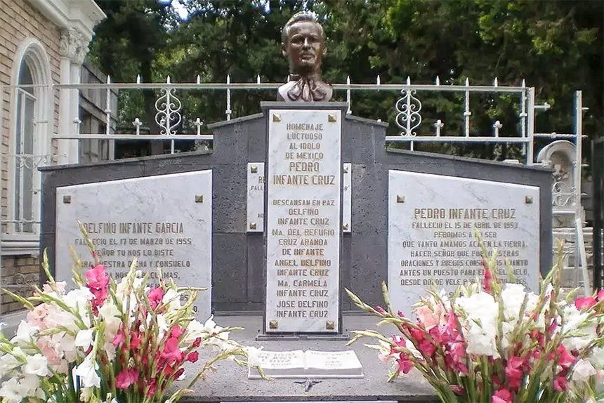 ¿Dónde está enterrado Pedro Infante?