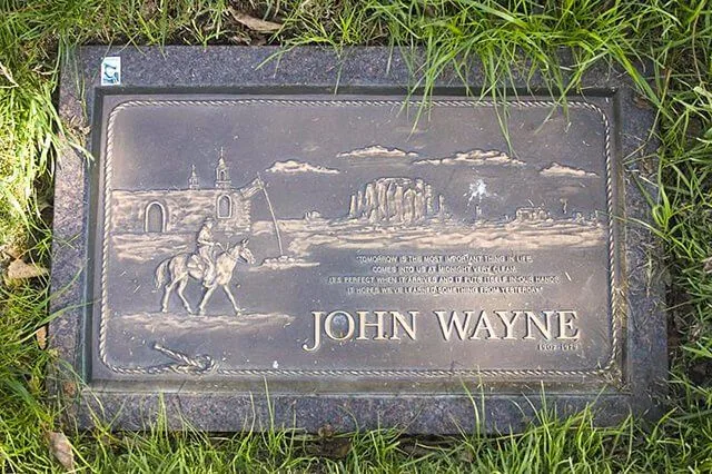 Image 10: Lápida de John Wayne
