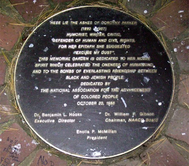 Image 11: Lápida de Dorothy Parker