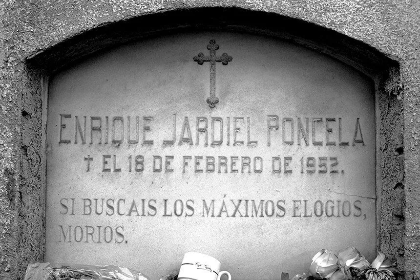 Image 12: Lápida de Enrique Jardien Poncela