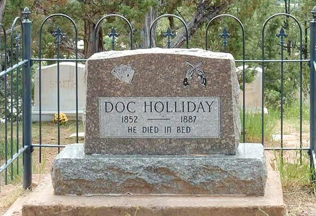 Image 15: Tumba de Doc Holliday