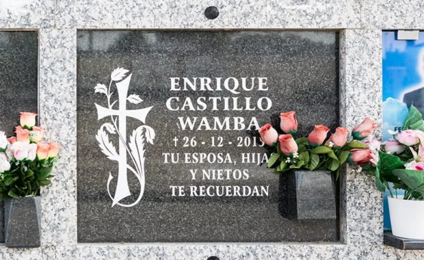 Lápida funeraria de nicho elaborada en piedra natural