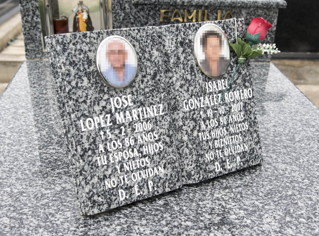 Libro con fotos en cerámica